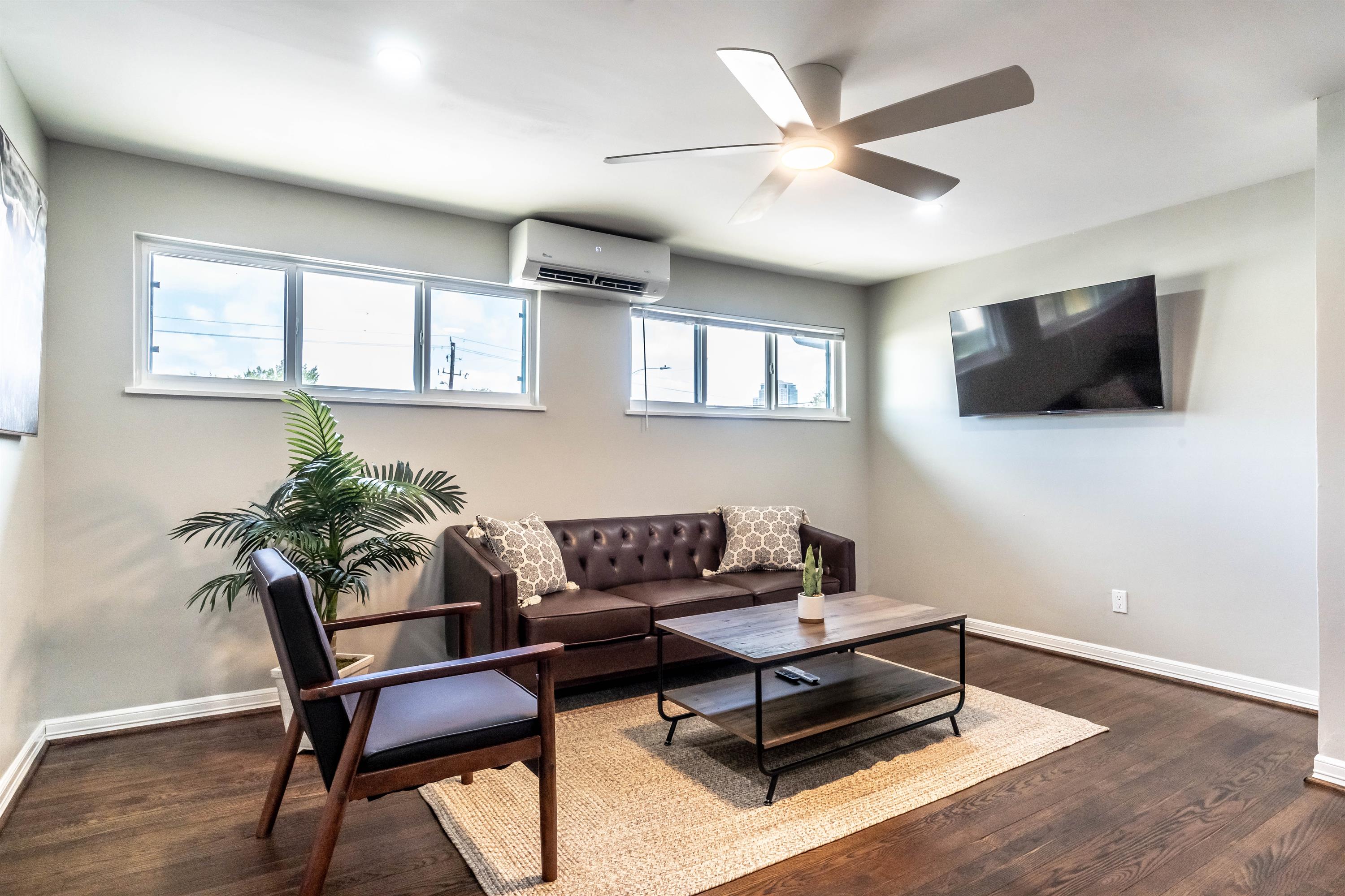 1602 Bonnie Brae St - 5